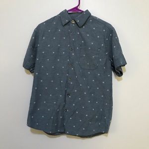 Ablanche button up